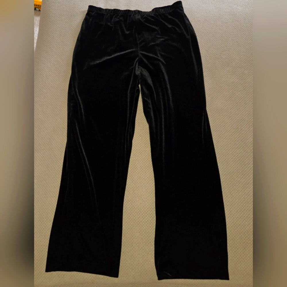 Units Petite Women's petite large black velvet pants.  Preowned. Polyester &
